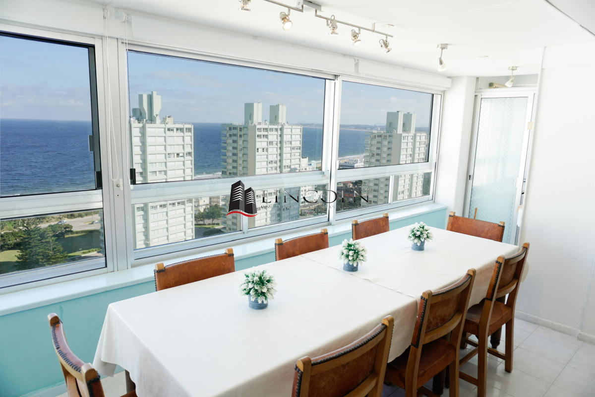 Venta - Complejo Lincoln Center - Apartamento especial con Parrilla Propia - 2 dormitorios y medio mas dependencia de servicio - LLN177A