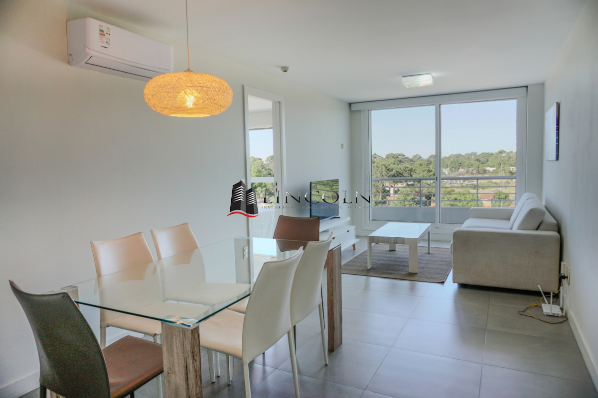 Alquiler Punta del Este 2 Dormitorios con Servicios - LLN260A