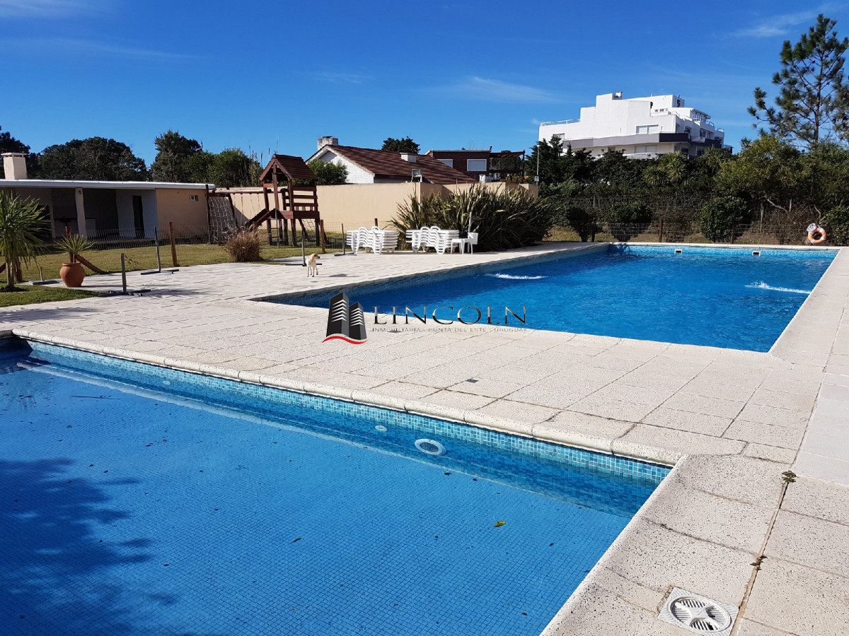 Apartamento en Playa Mansa frente al mar 3 dormitorios - LLN32A
