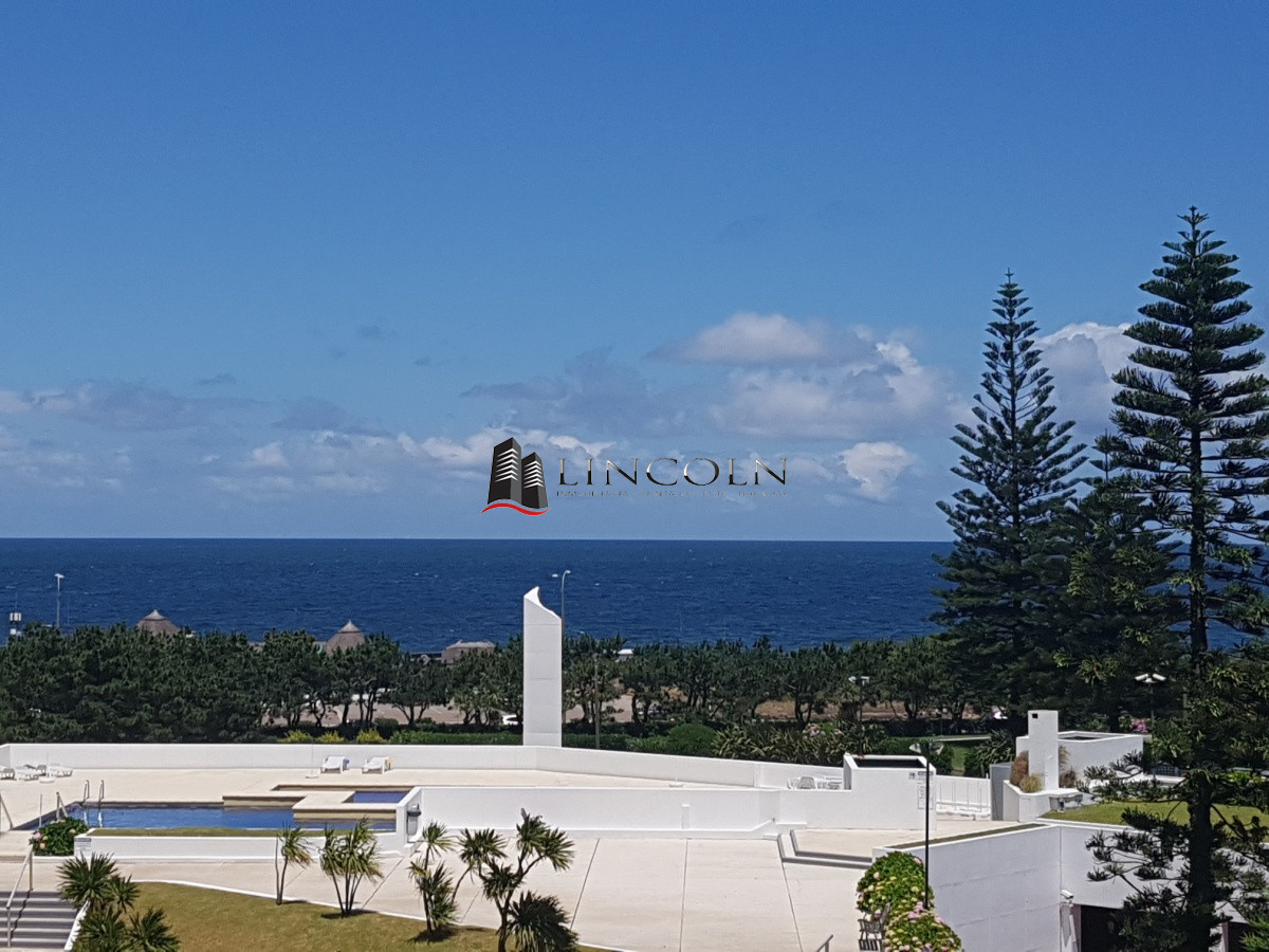 Venta - Apartamento - 3 dormitorios y dependencia de servicio - Complejo Lincoln Center - Frente al Mar - LLN304A