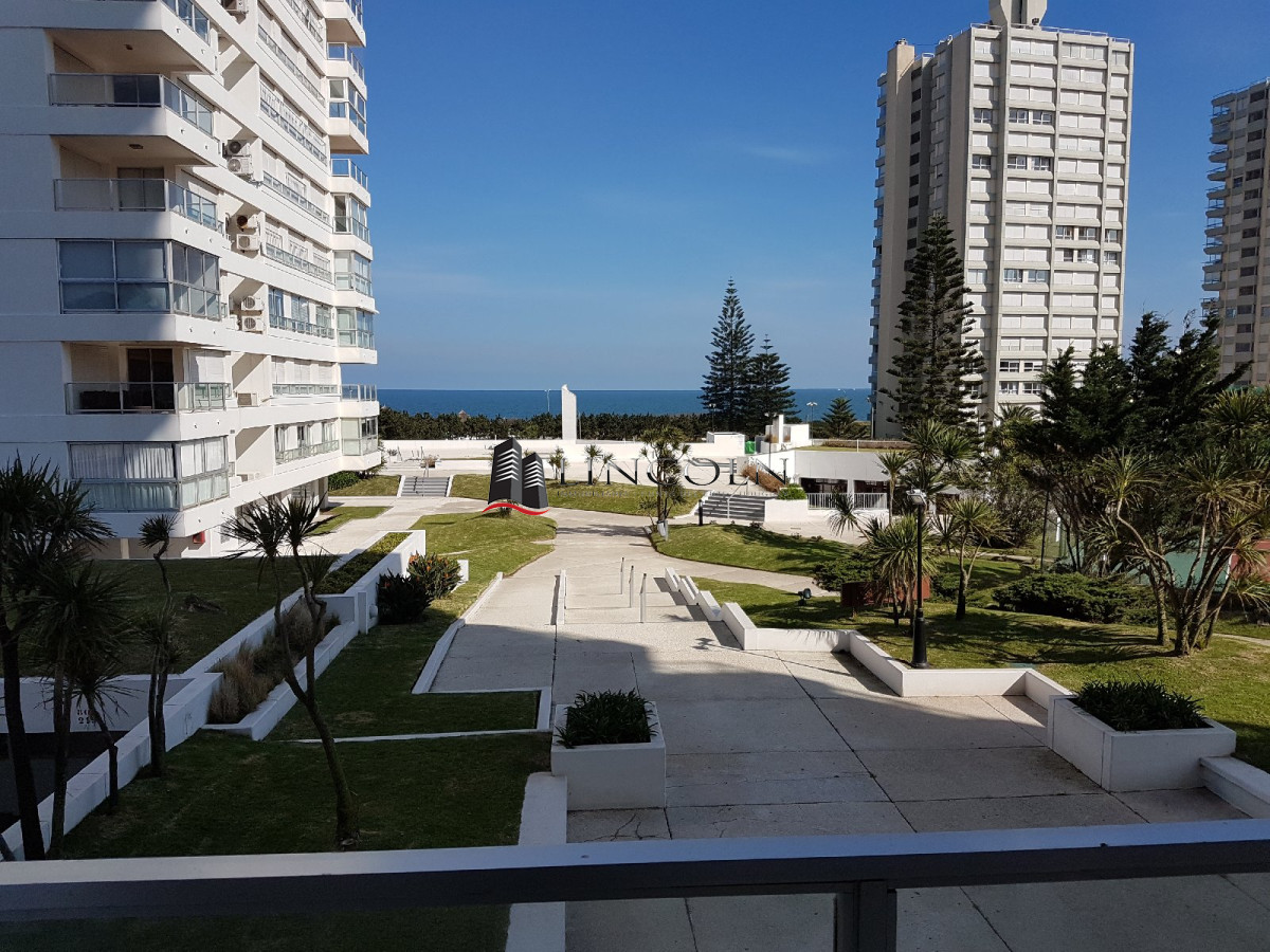 Complejo Lincoln Center - Punta del Este - Venta - 1 dormitorio y medio - Frente a la playa - LLN15A