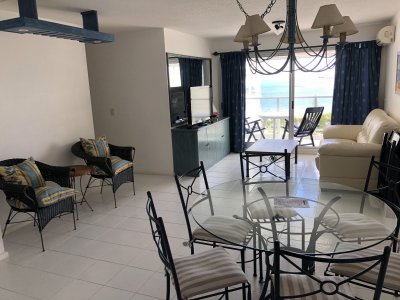 Complejo Lincoln Center - Punta del Este - 2 dormitorios - Frente a la playa