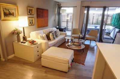 Oportunidad - Venta - Apartamento frente al mar - Playa mansa - 2 dormitorios y medio