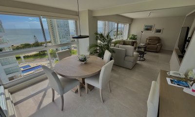 Venta - Complejo Lincoln Center - 3 dormitorios y dependencia de servicio 3 baños - Punta del Este - Frente al Mar