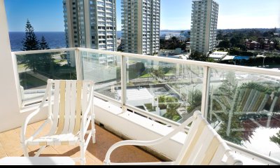 Venta - Punta del Este - Lincoln Center - Apartamento de 2 dormitorios y Dependencia de Servicio - Frente a la playa