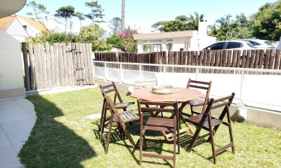 Apartamento en venta en Playa Mansa con servicios