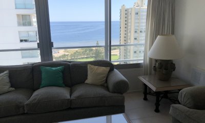Venta - Complejo Lincoln Center - 3 dormitorios y dependencia de servicio 3 baños - Punta del Este - Frente al Mar