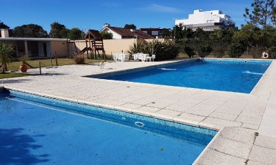 Apartamento en Playa Mansa frente al mar 3 dormitorios
