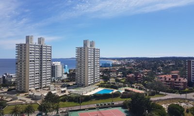 Venta  Mansa, apartamento de 2 dormitorios y dependencia de servicio