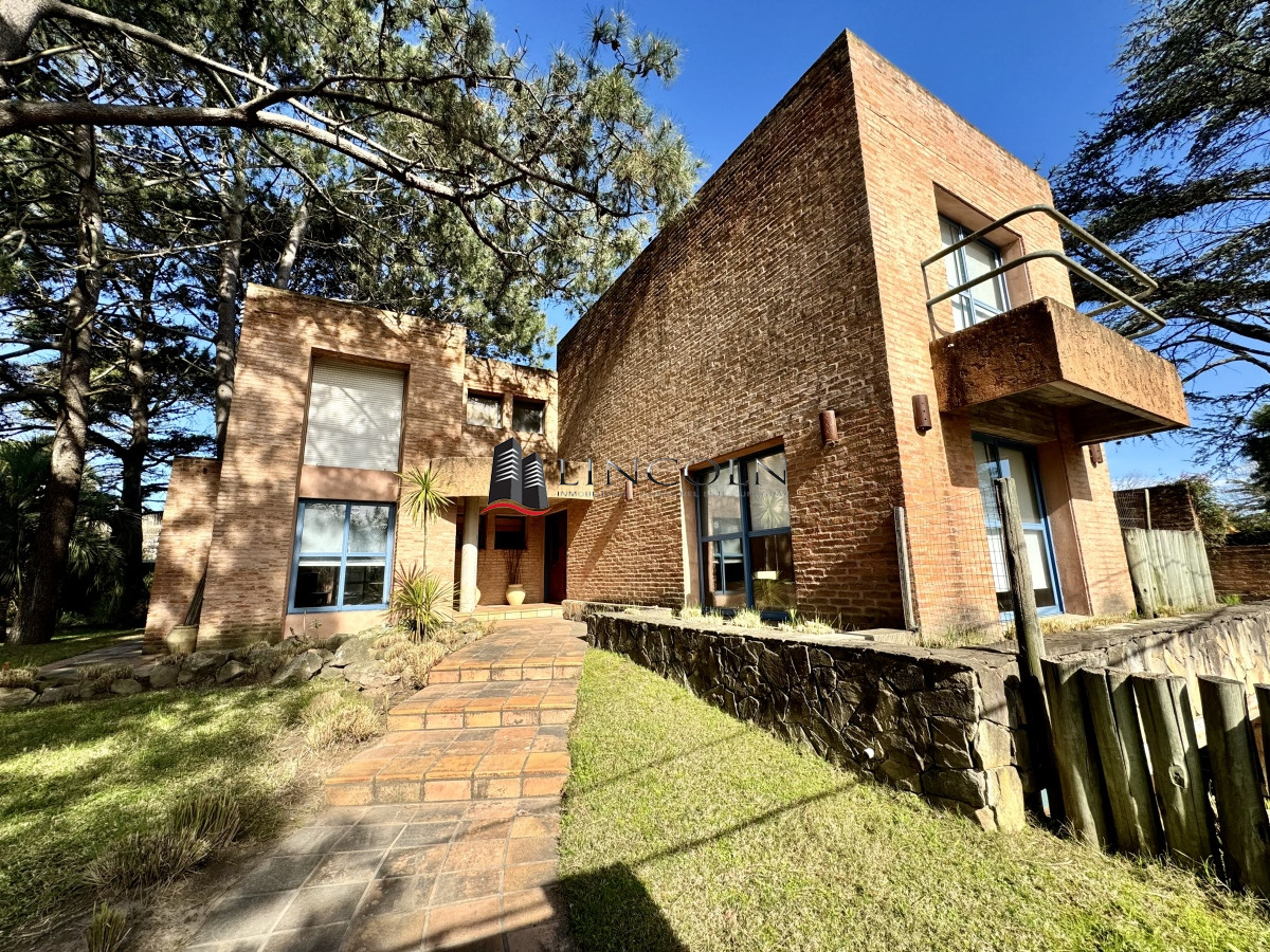Venta - Casa - 5 Dormitorios - 6 baños - Punta del Este - Excelente Ubicación - LLN1529C