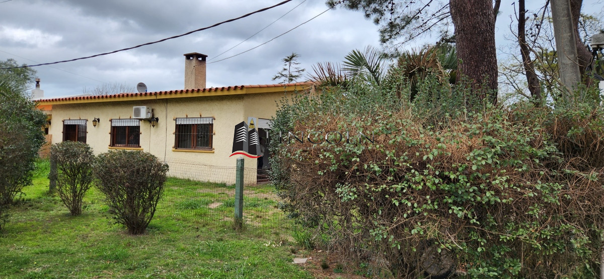 venta - casa y apartamento - 3 dormitorios + apartamento de 1 dormitorio - pinares -  - lln1391c