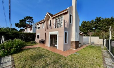 Venta - Casa - 3 Dormitorios - 2 baños - Punta del Este - Buena Ubicación