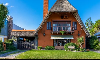 Hermosa Casa en Venta con Piscina a 100 mts de la mansa