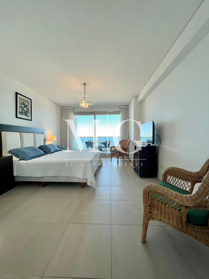 Apartamento ID.285 - Venta Apartamento 2 dorm + dep.servicio primera linea con vista al mar, Edificio con servicios