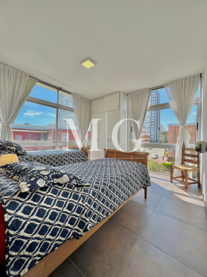 Apartamento ID.449 - ALQUILER ANUAL PENINSULA 3 DORMITORIOS, 3er PISO por ESCALERA