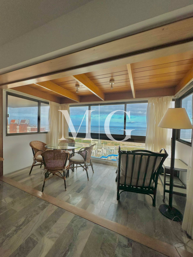Apartamento ID.984 - BRAVA PISO ALTO 3 DORMITORIOS + DEP. COCHERA SUBSUELO, SERVICIOS