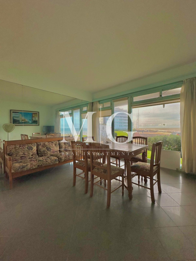 Apartamento ID.1232 - Peninsula planta baja 2 dormitorios con cochera. Vista directa al Mar!