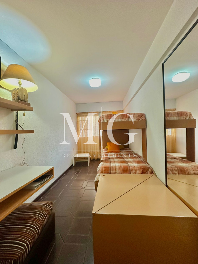 Apartamento ID.867 - Peninsula 2 dormitorios, cochera techada, Bajas expensas!!!