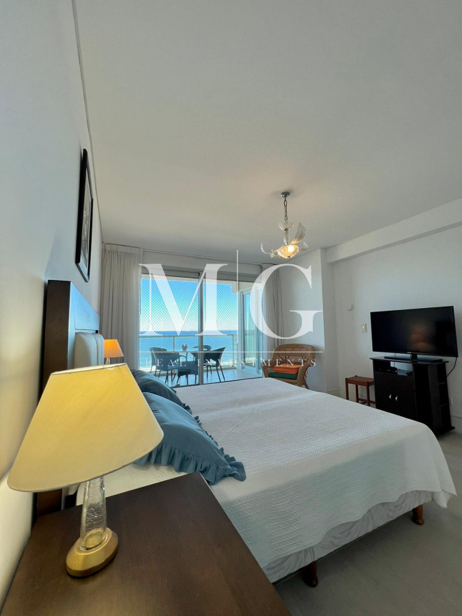 Apartamento ID.285 - Venta Apartamento 2 dorm + dep.servicio primera linea con vista al mar, Edificio con servicios