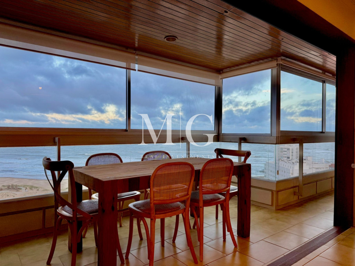 Apartamento ID.1556 - Alquiler Anual Península con vista a la Brava; 4 dormitorios, cochera doble; parrillero 