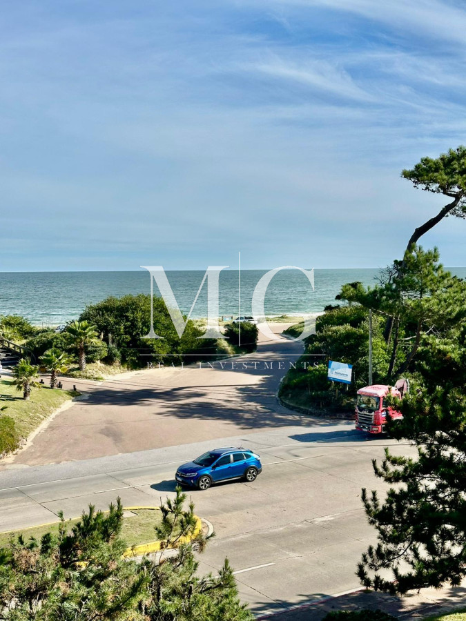 Apartamento ID.1244 - Mansa 3 dormitorios con cochera a pasos del Mar