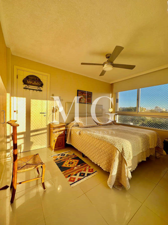 Apartamento ID.717 - Venta Apartamento 2 dormitorios zona Brava, edificio con todos los servicios!