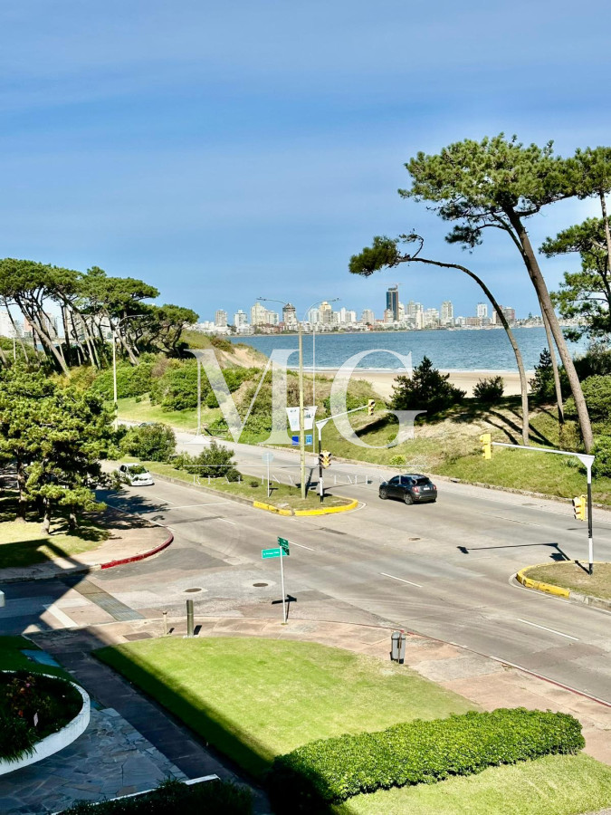 Apartamento ID.1244 - Mansa 3 dormitorios con cochera a pasos del Mar