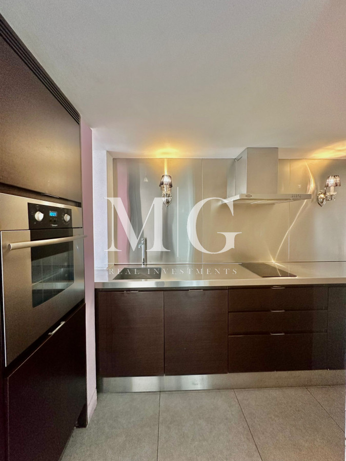Apartamento ID.705 - Apartamento 2 dormitorios piso alto con excelente vista, Edificio con todos los servicios!