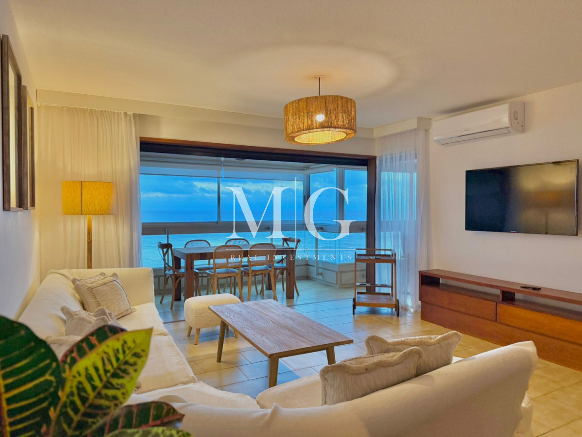 Apartamento ID.1556 - Alquiler Anual Península con vista a la Brava; 4 dormitorios, cochera doble; parrillero 