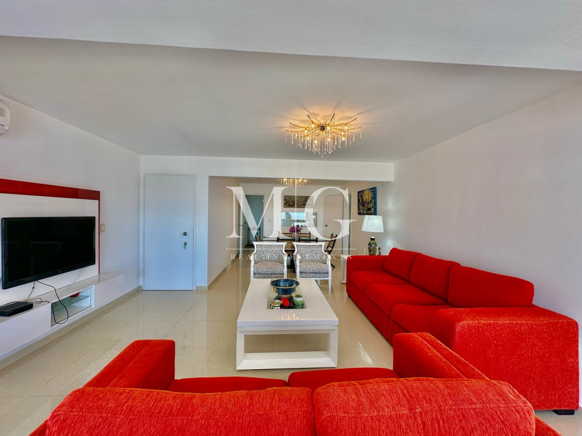 Apartamento ID.1153 - PENINSULTA PISO ALTO CON VISTA AL MAR, 3 DORMITORIOS + DEPENDENCIA, COCHERA SUBSUELO CON BAULERA 
