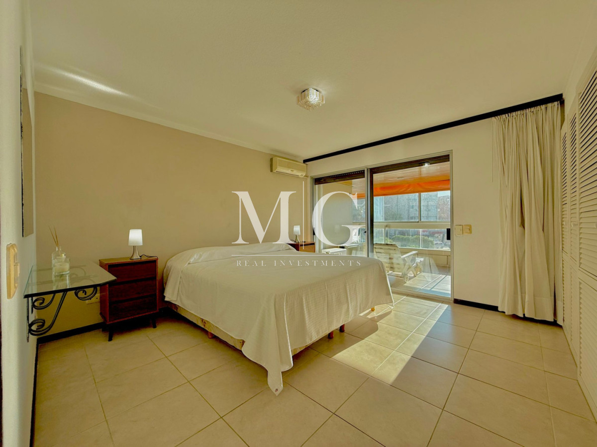 Apartamento ID.1408 - Alquiler Anual Edificio Torreon 3 dormitorios + dependencia, cochera. Gc incluidos!