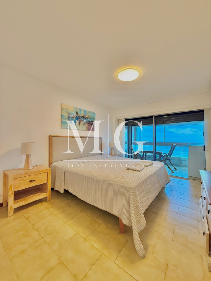 Apartamento ID.1556 - Alquiler Anual Península con vista a la Brava; 4 dormitorios, cochera doble; parrillero 