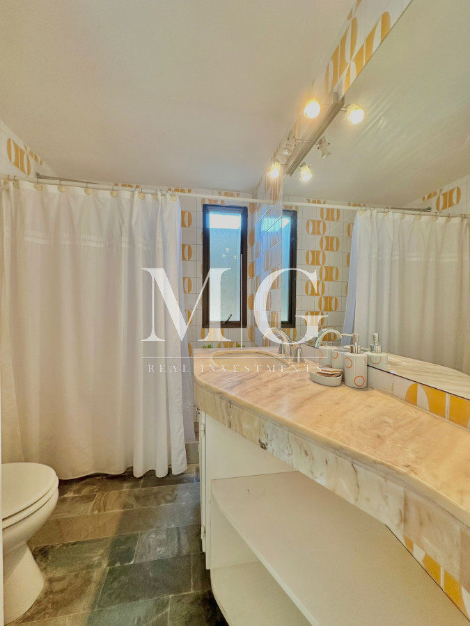 Apartamento ID.984 - BRAVA PISO ALTO 3 DORMITORIOS + DEP. COCHERA SUBSUELO, SERVICIOS
