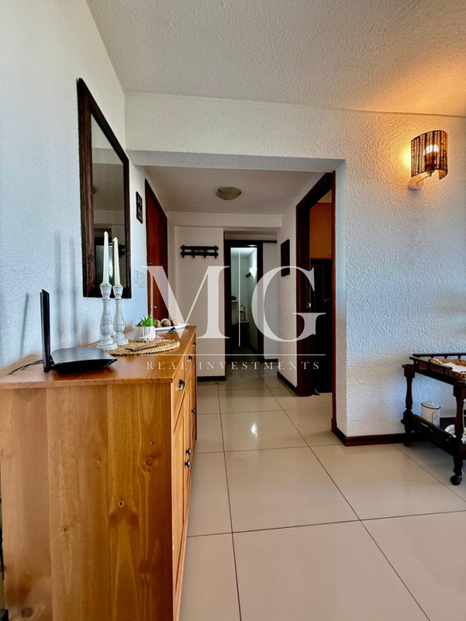 Apartamento ID.990 - Aidy Grill Apartamento en Venta a 100mt de Playa Brava, con cochera subsuelo!