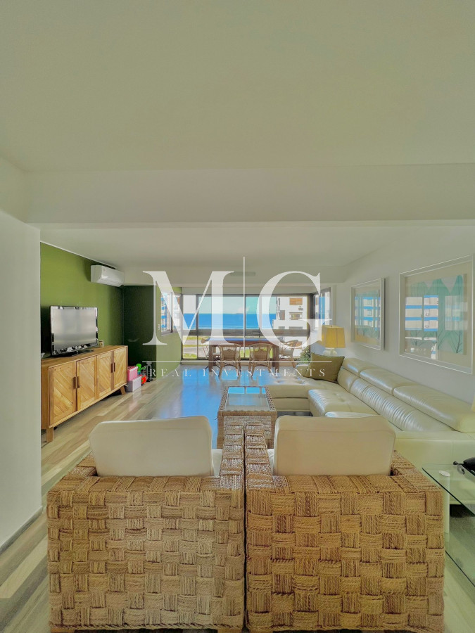 Apartamento ID.435 - Venta Apartamento 3 dormitorios + dep.servicio con vista al Mar