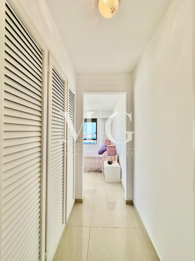 Apartamento ID.1153 - PENINSULTA PISO ALTO CON VISTA AL MAR, 3 DORMITORIOS + DEPENDENCIA, COCHERA SUBSUELO CON BAULERA 