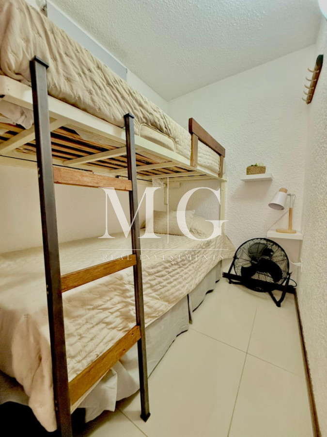 Apartamento ID.990 - Aidy Grill Apartamento en Venta a 100mt de Playa Brava, con cochera subsuelo!