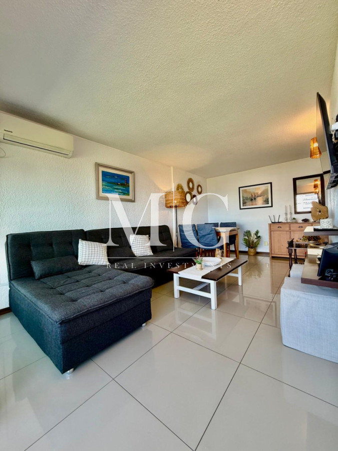 Apartamento ID.990 - Aidy Grill Apartamento en Venta a 100mt de Playa Brava, con cochera subsuelo!