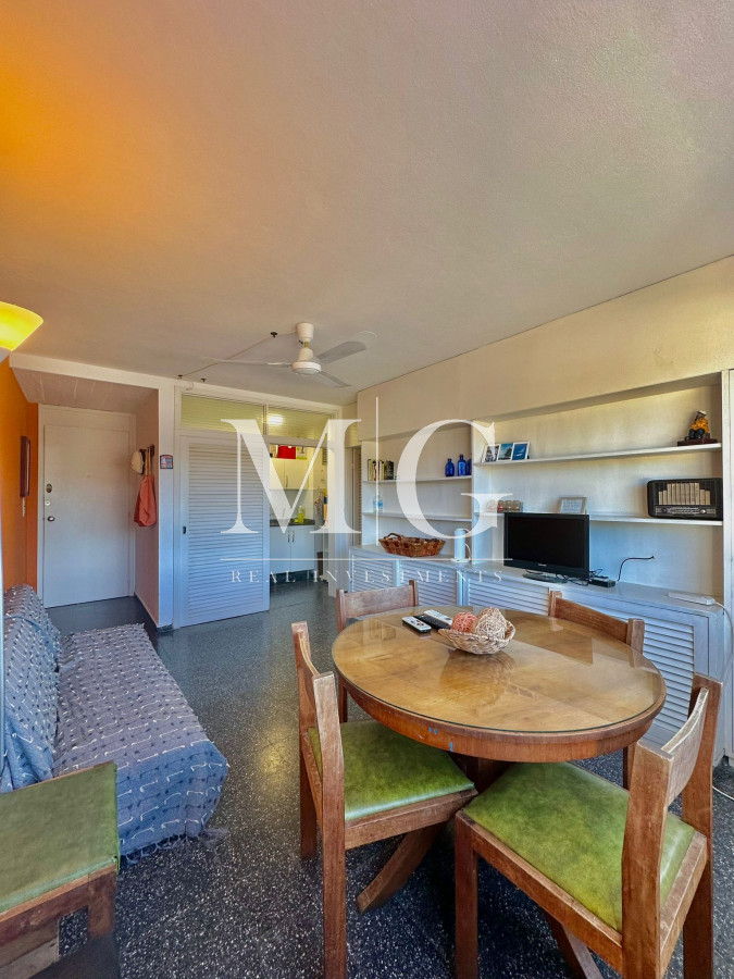 Apartamento ID.992 - Paradas, playa Mansa sobre Avenida 1 y 1/2 dormitorios, sin cochera, Bajas Expensas!