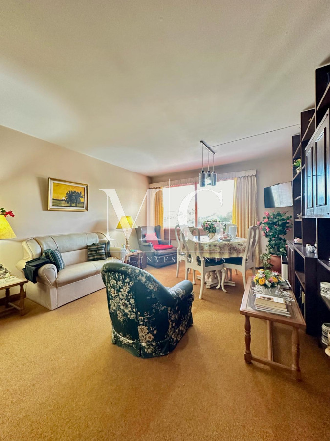 Apartamento ID.979 - Mansa 1 y 1/2 dormitorios en primera linea con cochera, Bajas expensas!