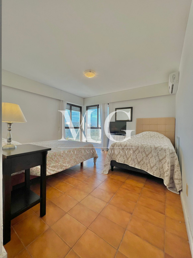 Apartamento ID.357 - Venta Apartamento 4 dormitorios Peninsula con vista al Mar