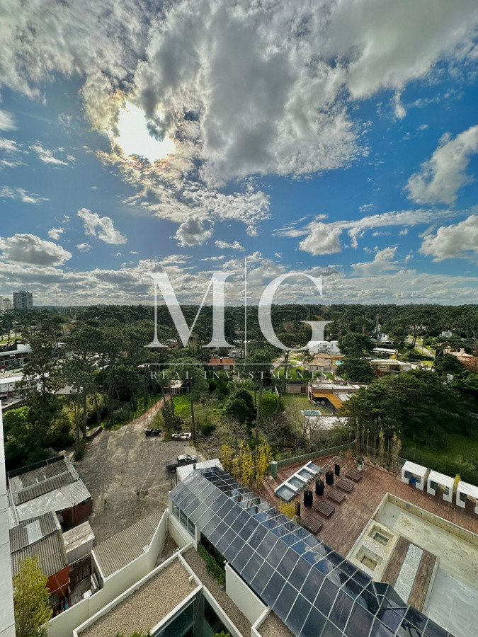 Apartamento ID.705 - Apartamento 2 dormitorios piso alto con excelente vista, Edificio con todos los servicios!