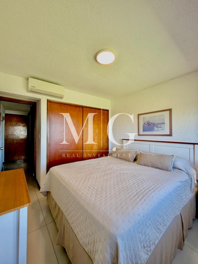 Apartamento ID.990 - Aidy Grill Apartamento en Venta a 100mt de Playa Brava, con cochera subsuelo!