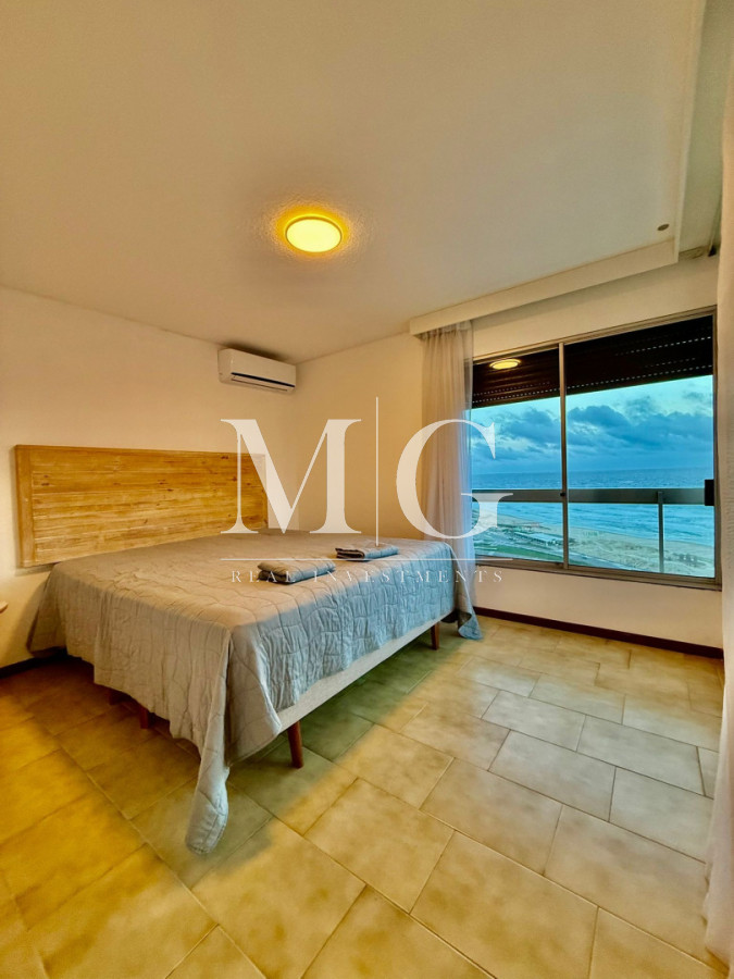 Apartamento ID.1556 - Alquiler Anual Península con vista a la Brava; 4 dormitorios, cochera doble; parrillero 