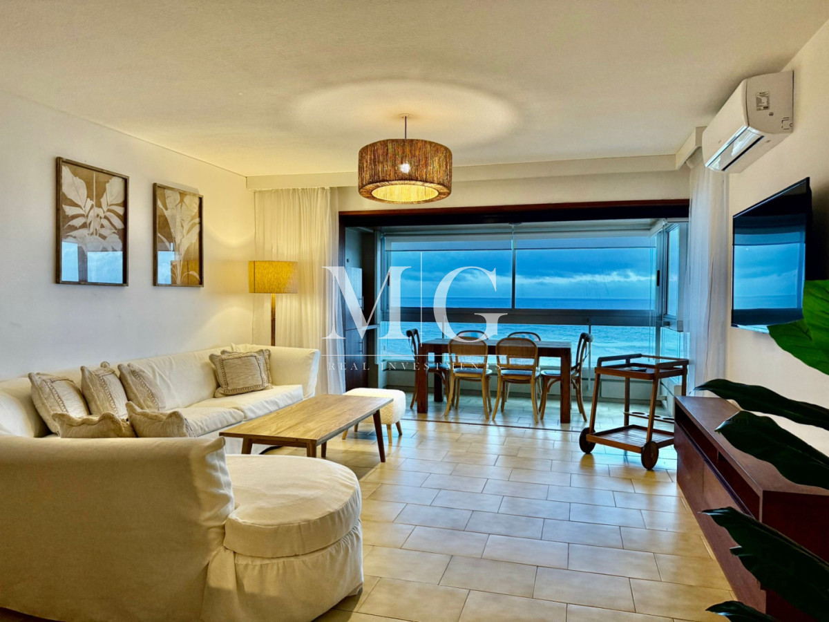Apartamento ID.1556 - Alquiler Anual Península con vista a la Brava; 4 dormitorios, cochera doble; parrillero 