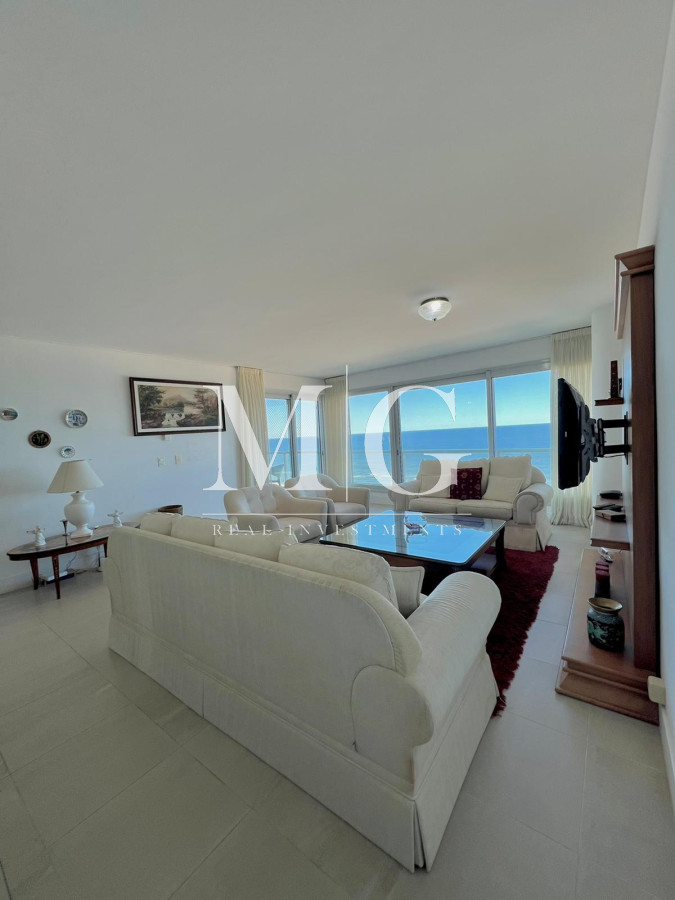 Apartamento ID.285 - Venta Apartamento 2 dorm + dep.servicio primera linea con vista al mar, Edificio con servicios