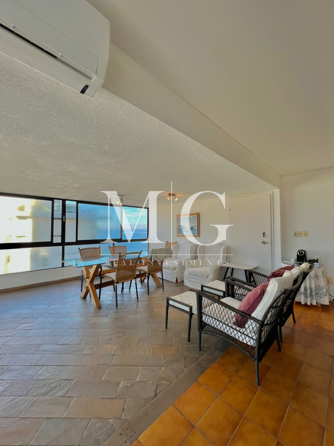 Apartamento ID.357 - Venta Apartamento 4 dormitorios Peninsula con vista al Mar