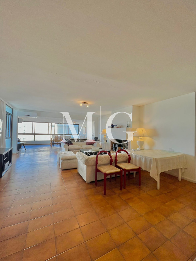 Apartamento ID.357 - Venta Apartamento 4 dormitorios Peninsula con vista al Mar