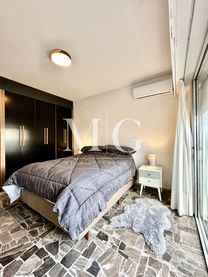 Apartamento ID.1472 - Peninsula 1 dormitorio definido con cochera. Bajos gastos comunes!