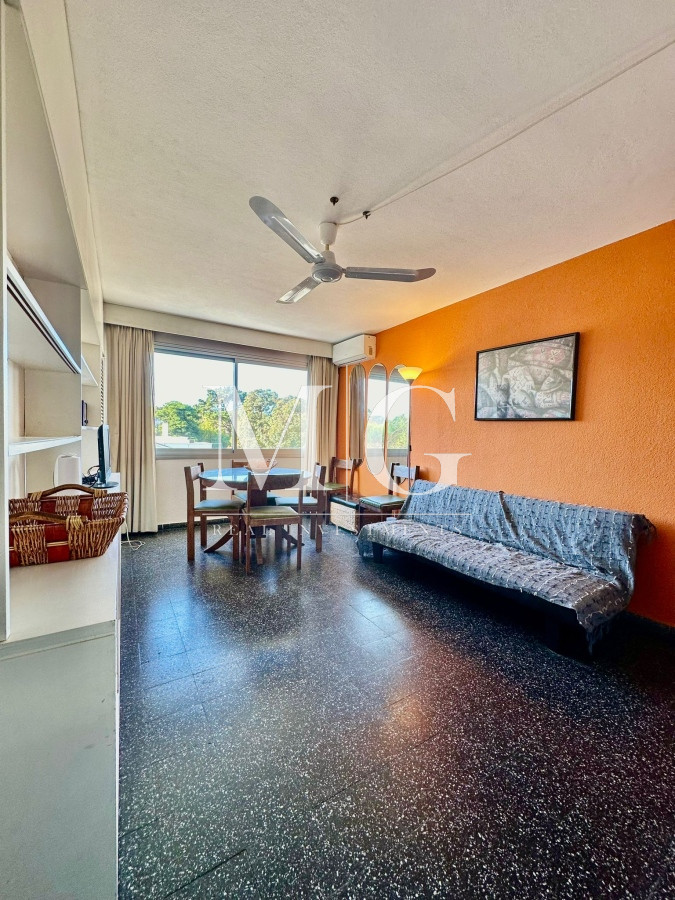 Apartamento ID.992 - Paradas, playa Mansa sobre Avenida 1 y 1/2 dormitorios, sin cochera, Bajas Expensas!